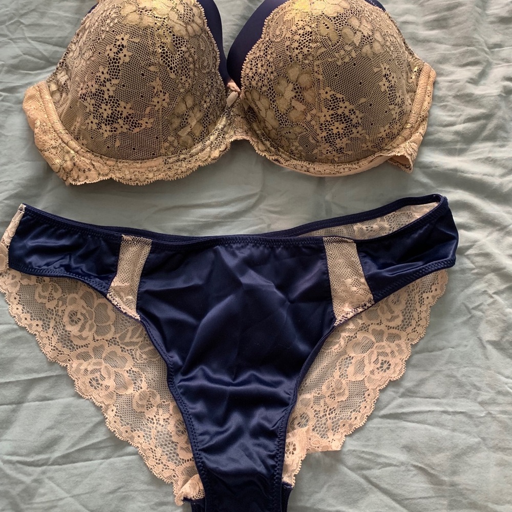 NWOT 36DD Navy and Gold Bra and Panty Set